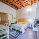 In With Pool & Views * Sellano