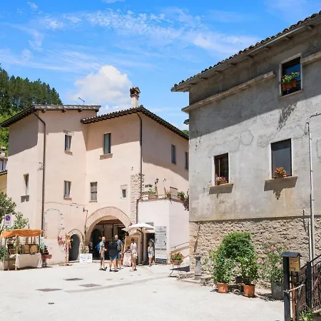 In With Pool & Views Ferienhaus *