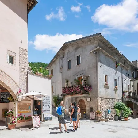 In With Pool & Views Vakantiehuis *