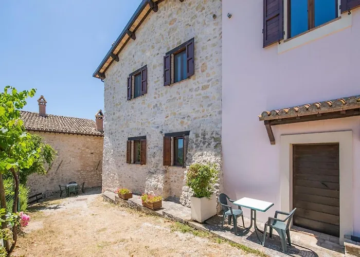 In With Pool & Views Sellano