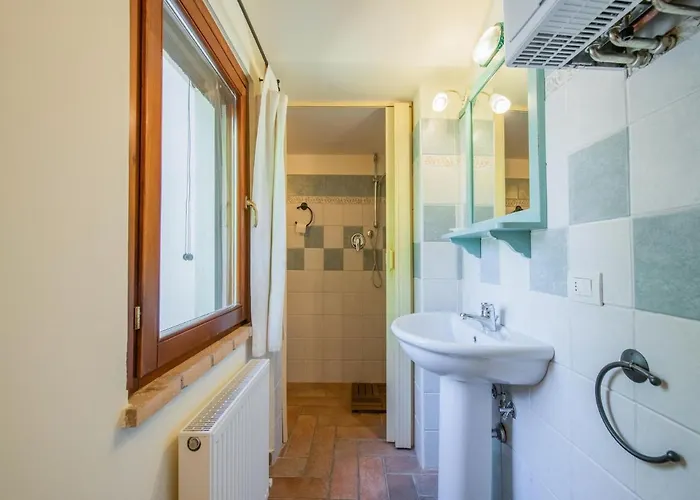 In With Pool & Views *