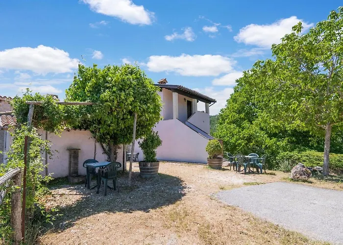 In With Pool & Views Sellano